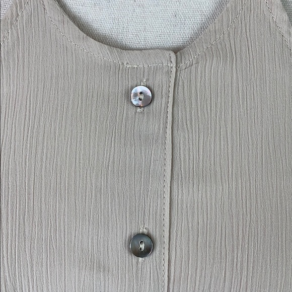 Lauren Conrad NWOT halter top with ruffle bottom - Picture 3 of 6